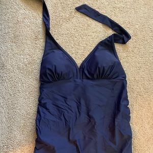 Jessica Simpson bathing suit maternity